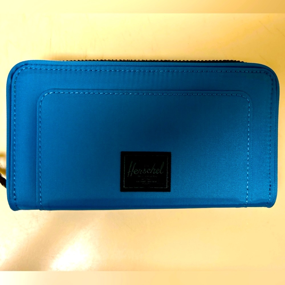 HERSCHEL 💙 ZiPPERED WALLET - BRAND NEW - OUTSiDE POCKET - ZiPPERED COiN AREA